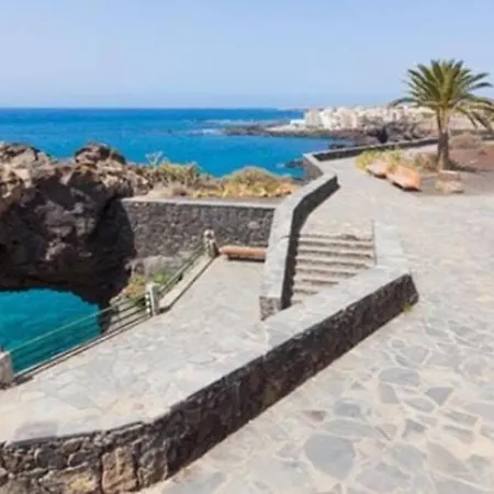 Apartment Cozy One Bedroom With Spacious Terrace. Pool And Garden View